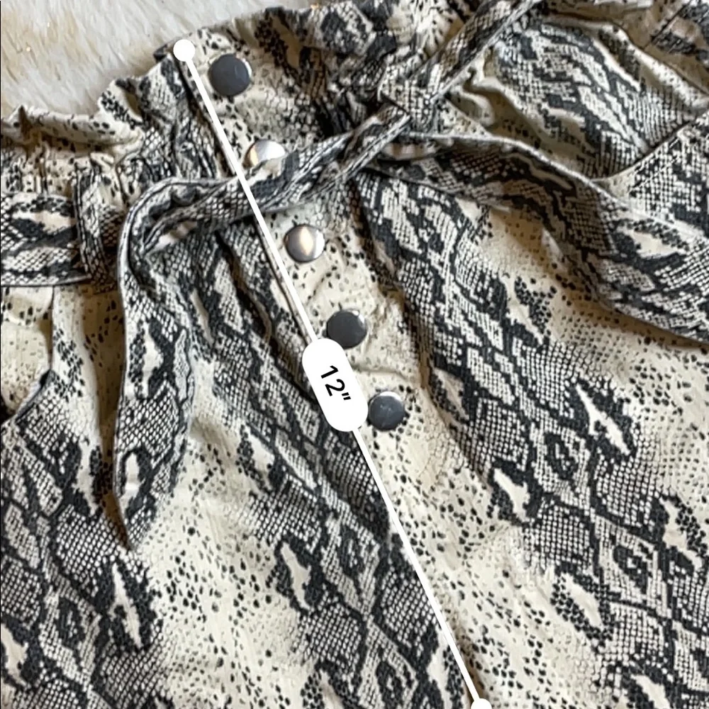 Entro snake skin paperbag high rise shorts - Picture 4 of 4
